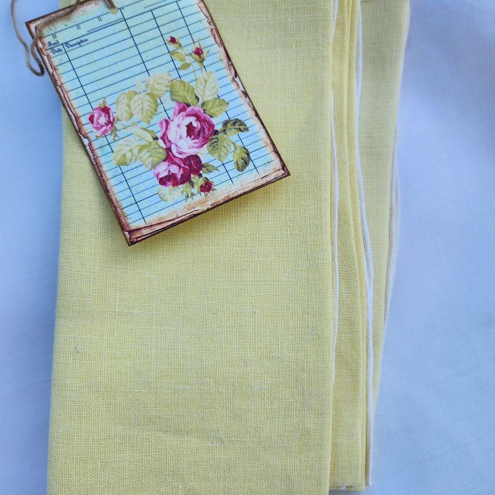 4 SOFT VINTAGE NAPKINS WITH A HAND ROLLED HEM